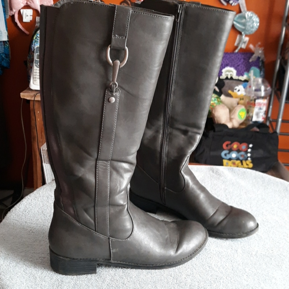 Gray fashion boots 10